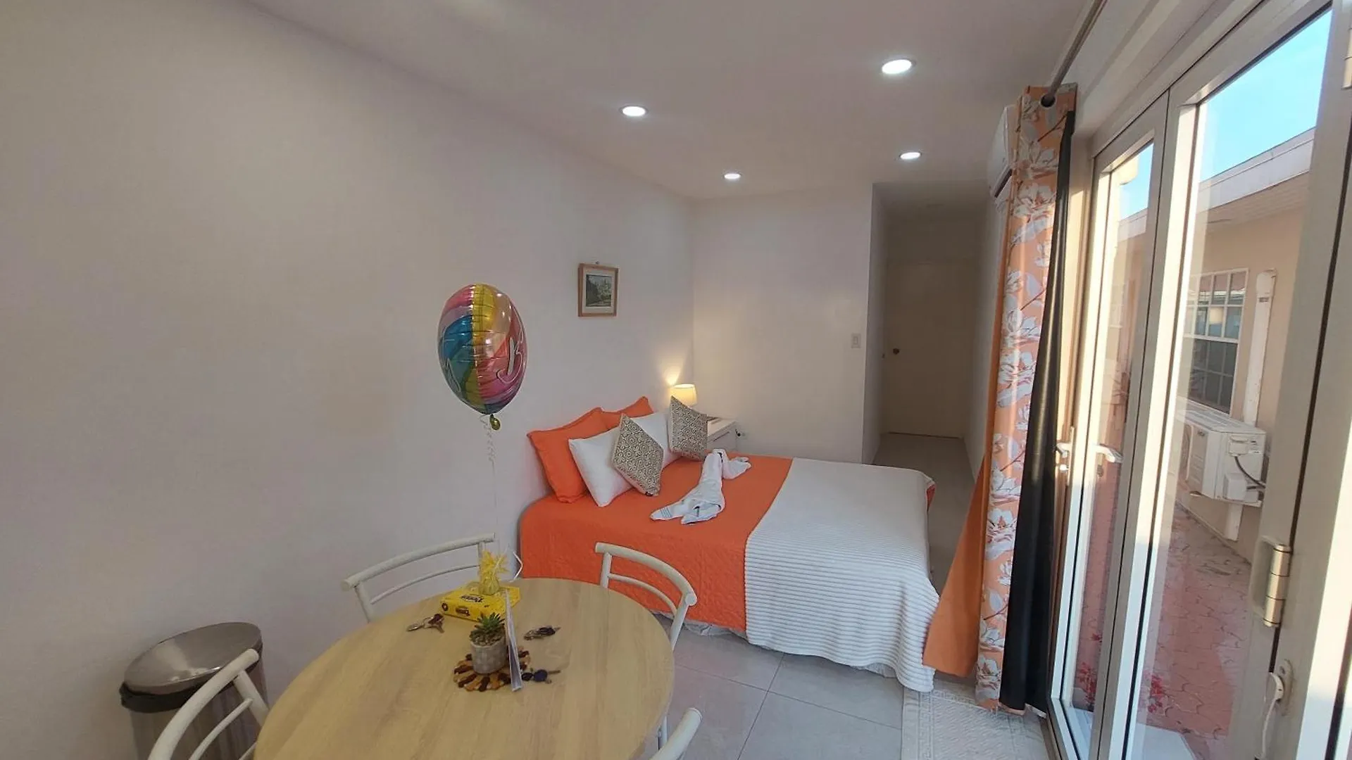 Hotel Experience With Daily Housekeeping And Laundry Oranjestad 0*,